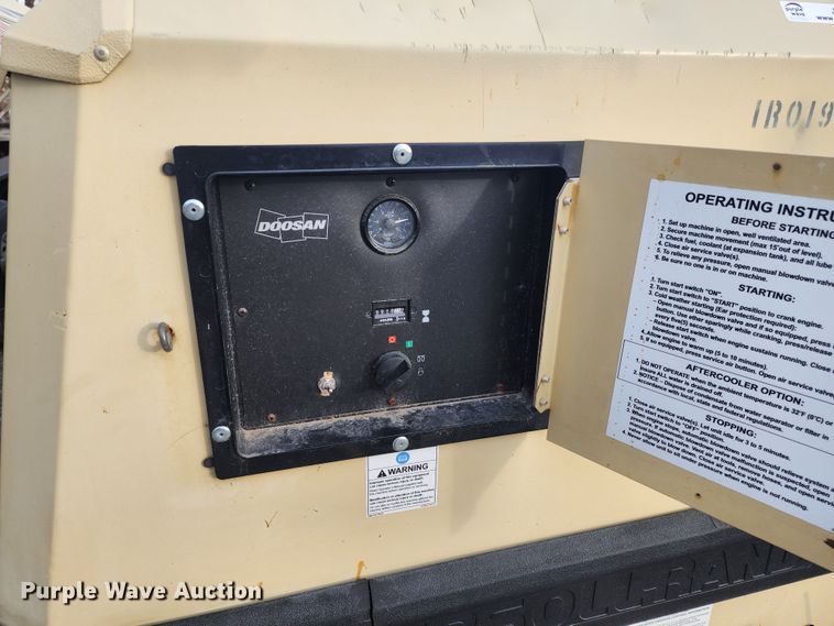 image for item JW9931 2001 Ingersoll Rand P185  air compressor