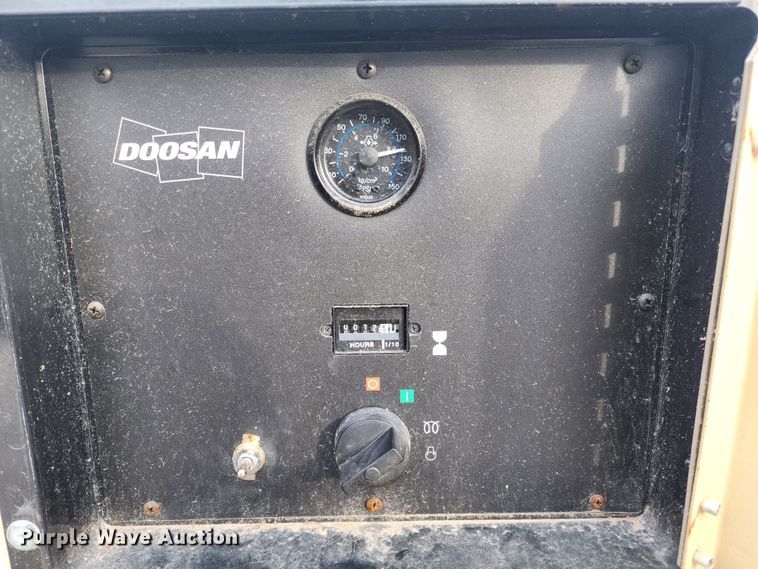 image for item JW9931 2001 Ingersoll Rand P185  air compressor