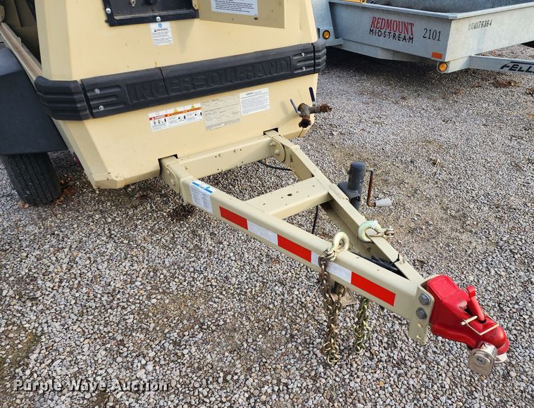 image for item JW9931 2001 Ingersoll Rand P185  air compressor