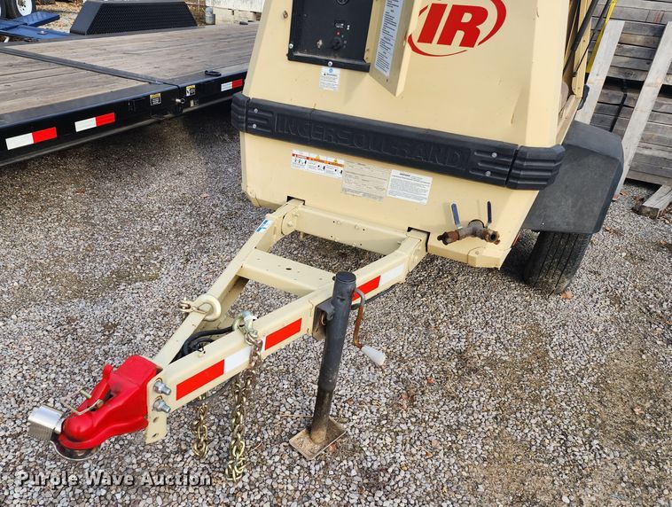 image for item JW9931 2001 Ingersoll Rand P185  air compressor