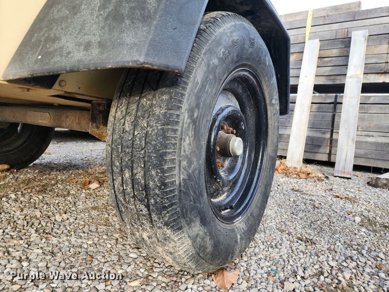 image for item JW9931 2001 Ingersoll Rand P185  air compressor