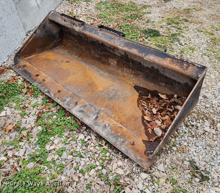 image for item JW9935 Caterpillar  skid steer bucket