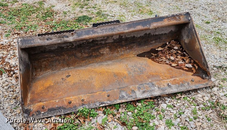 image for item JW9935 Caterpillar  skid steer bucket