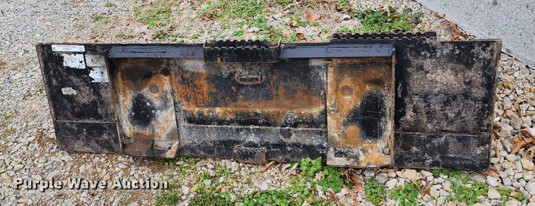 image for item JW9935 Caterpillar  skid steer bucket