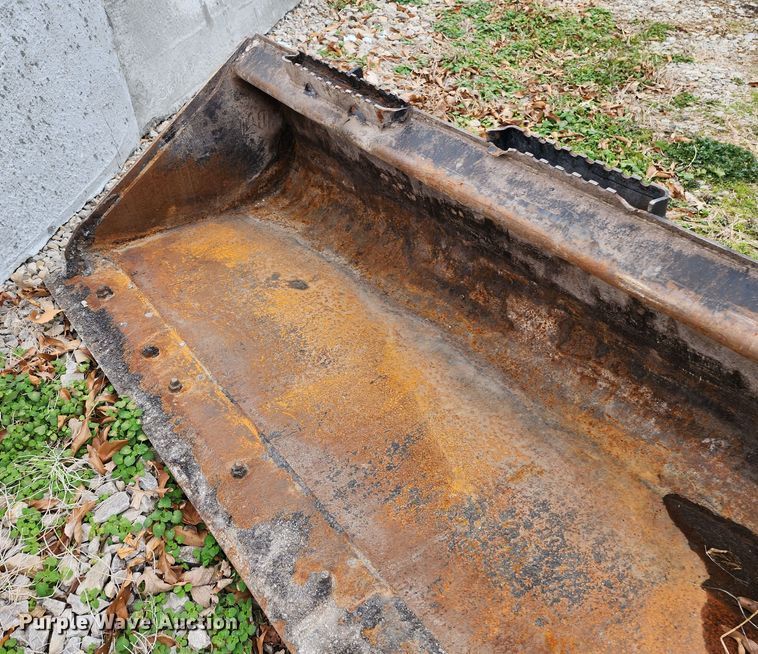 image for item JW9935 Caterpillar  skid steer bucket