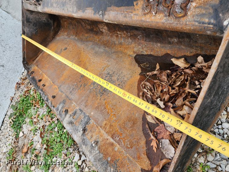 image for item JW9935 Caterpillar  skid steer bucket