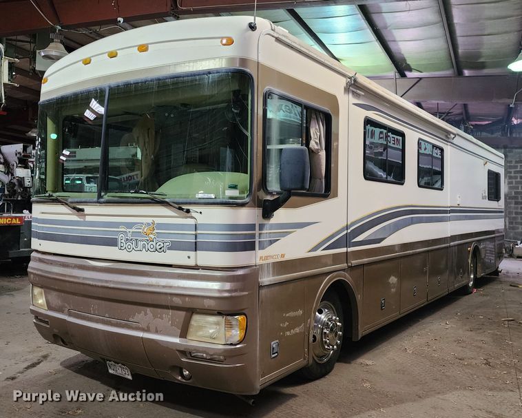 image for item JW9945 2000 Fleetwood Bounder  RV