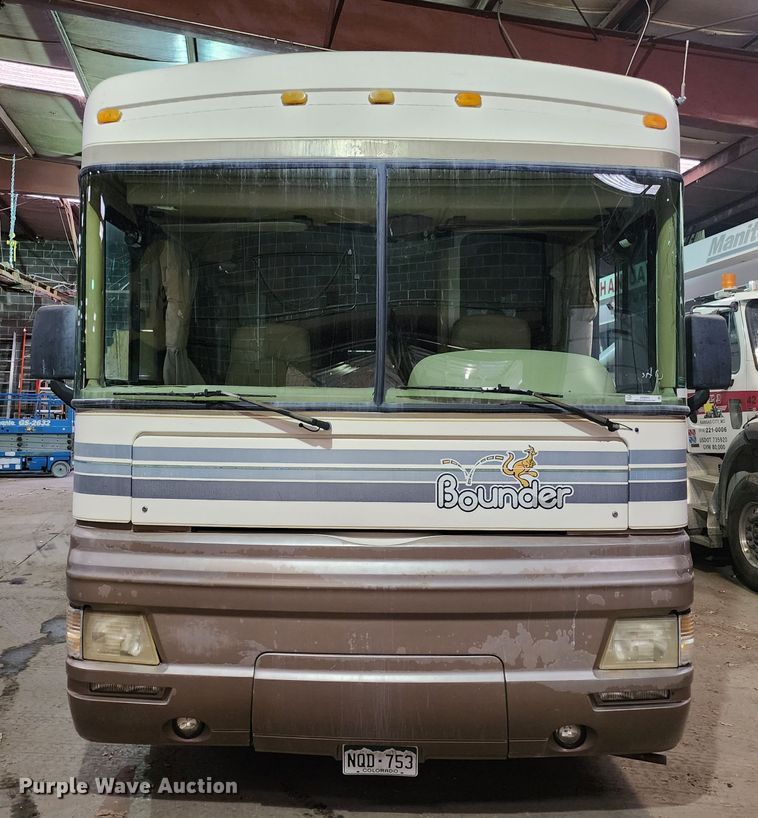 image for item JW9945 2000 Fleetwood Bounder  RV