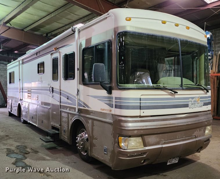 image for item JW9945 2000 Fleetwood Bounder  RV