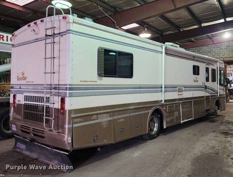 image for item JW9945 2000 Fleetwood Bounder  RV