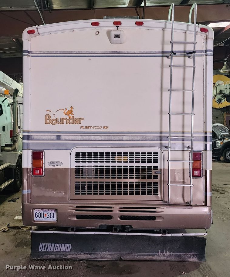 image for item JW9945 2000 Fleetwood Bounder  RV