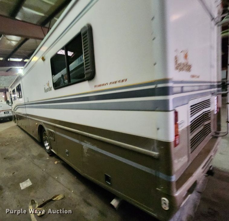 image for item JW9945 2000 Fleetwood Bounder  RV