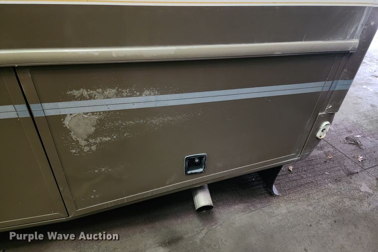 image for item JW9945 2000 Fleetwood Bounder  RV