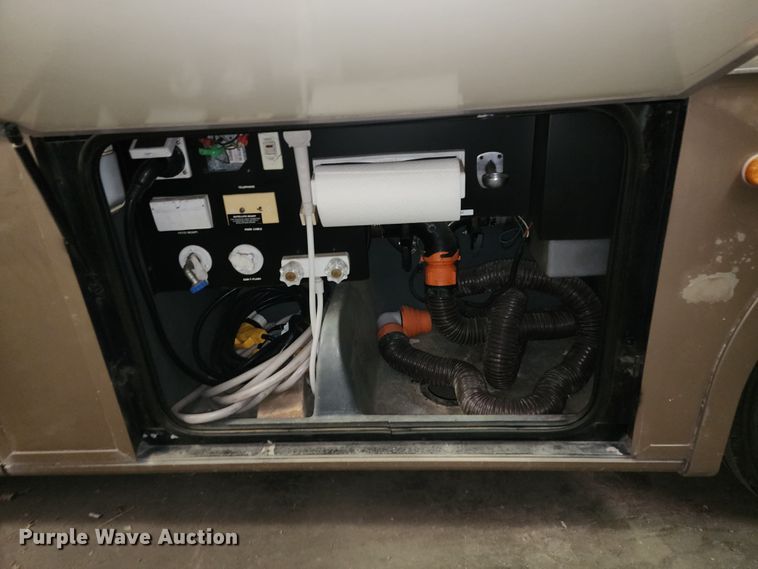 image for item JW9945 2000 Fleetwood Bounder  RV