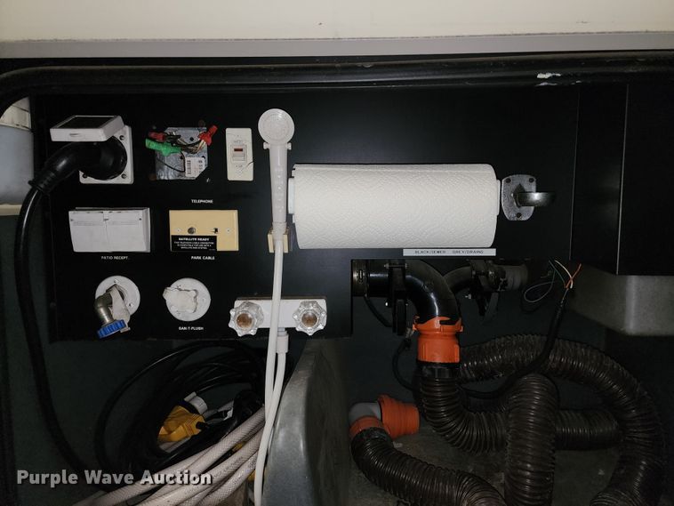 image for item JW9945 2000 Fleetwood Bounder  RV