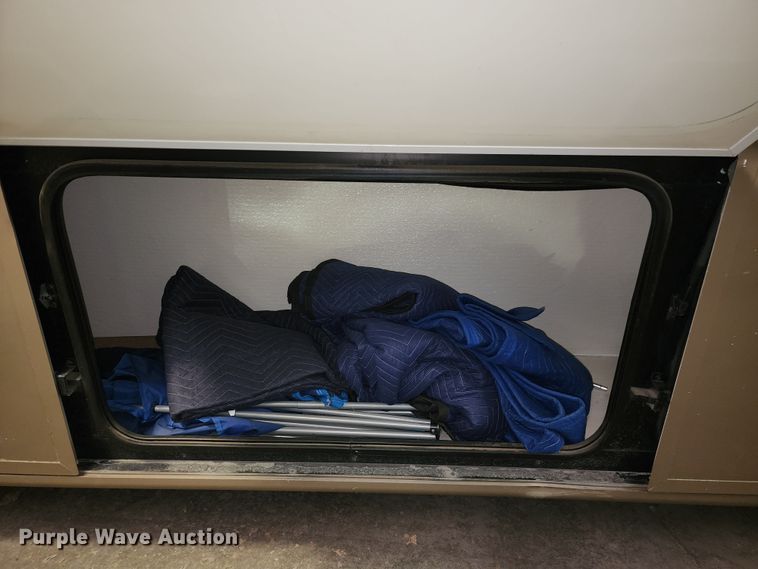 image for item JW9945 2000 Fleetwood Bounder  RV