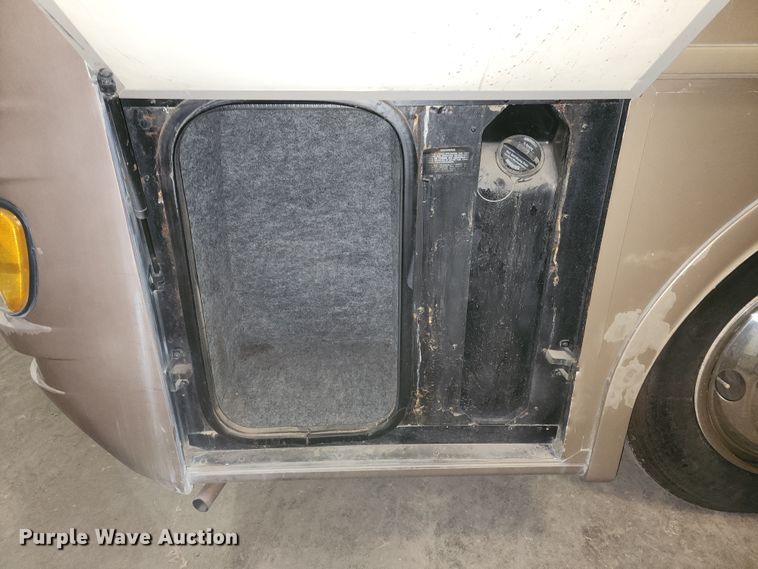 image for item JW9945 2000 Fleetwood Bounder  RV