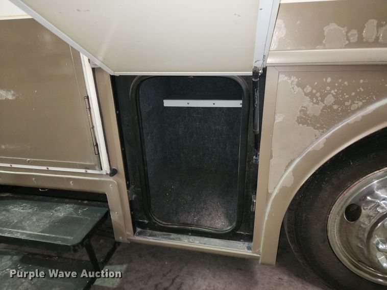 image for item JW9945 2000 Fleetwood Bounder  RV