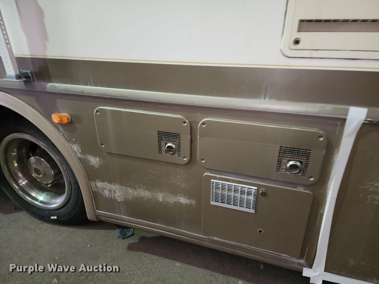 image for item JW9945 2000 Fleetwood Bounder  RV