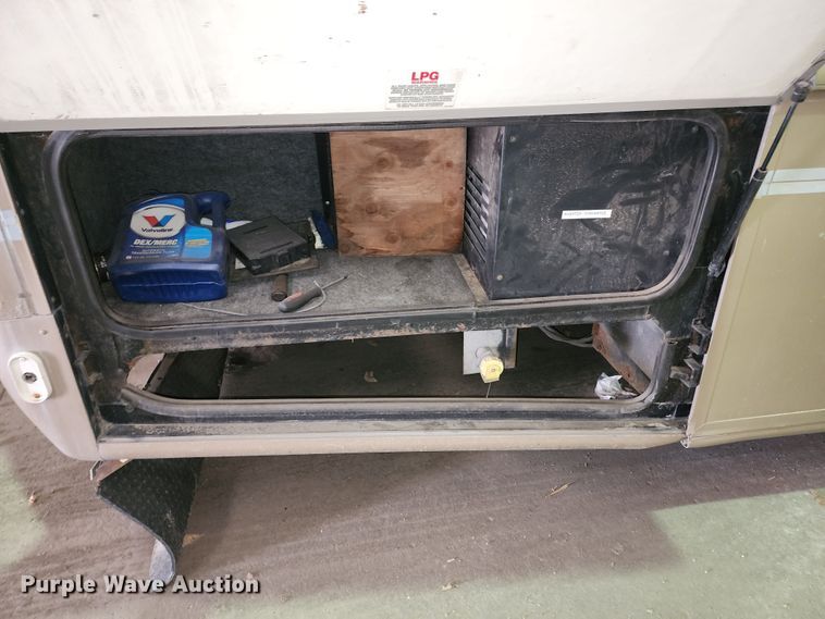 image for item JW9945 2000 Fleetwood Bounder  RV