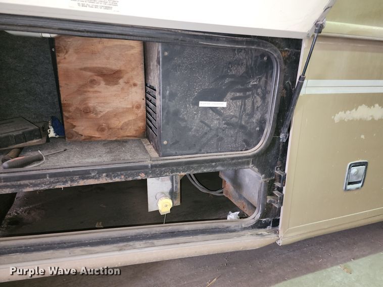 image for item JW9945 2000 Fleetwood Bounder  RV