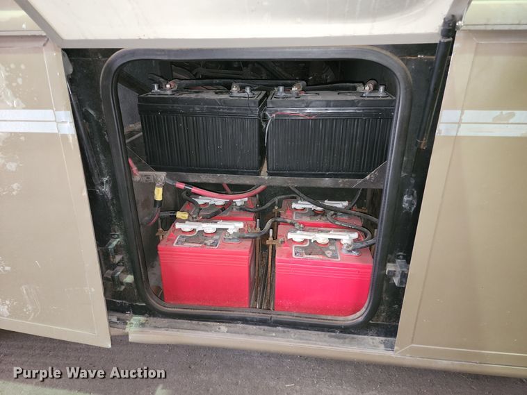 image for item JW9945 2000 Fleetwood Bounder  RV