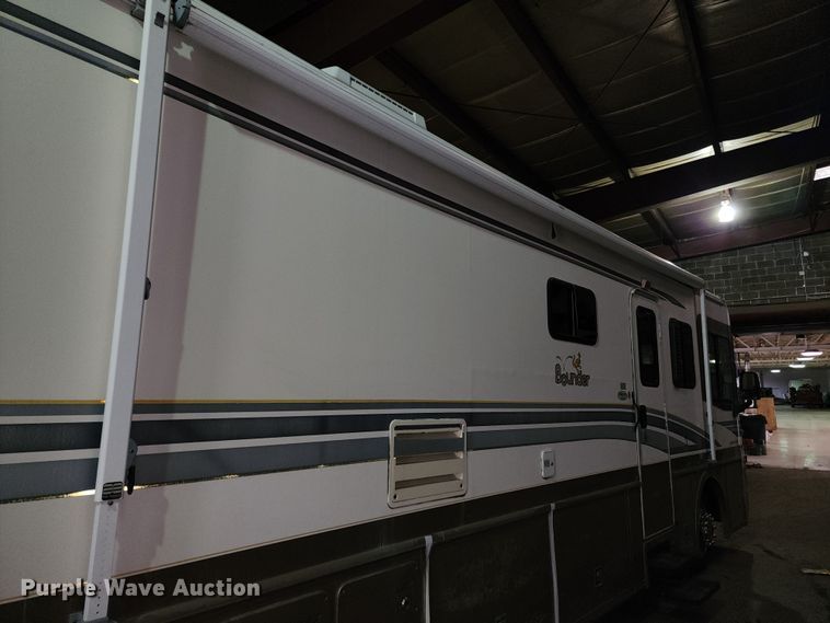 image for item JW9945 2000 Fleetwood Bounder  RV