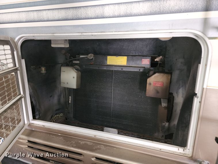 image for item JW9945 2000 Fleetwood Bounder  RV