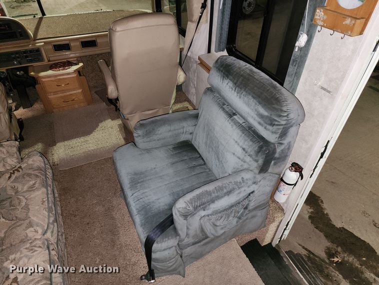 image for item JW9945 2000 Fleetwood Bounder  RV