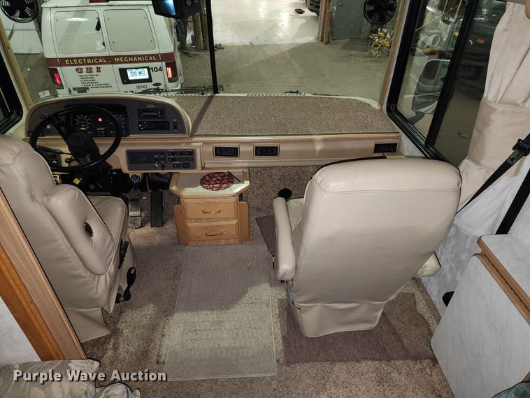 image for item JW9945 2000 Fleetwood Bounder  RV
