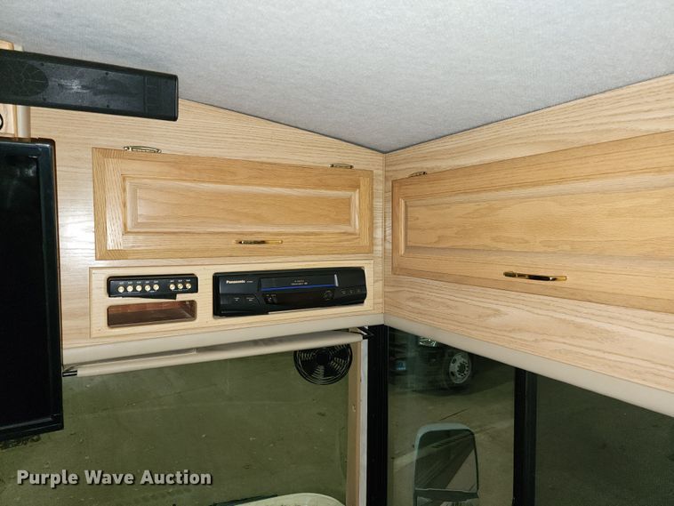 image for item JW9945 2000 Fleetwood Bounder  RV