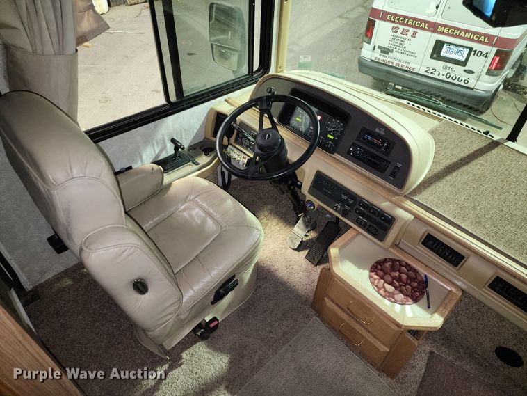 image for item JW9945 2000 Fleetwood Bounder  RV