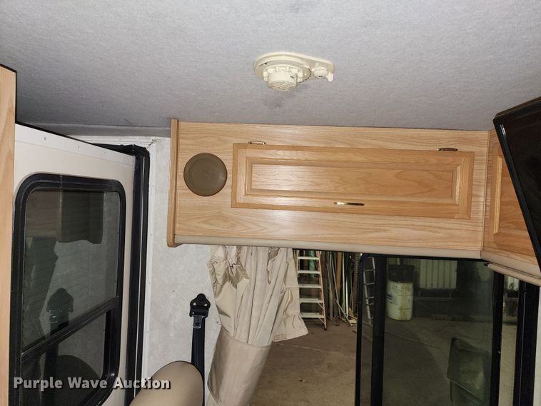 image for item JW9945 2000 Fleetwood Bounder  RV