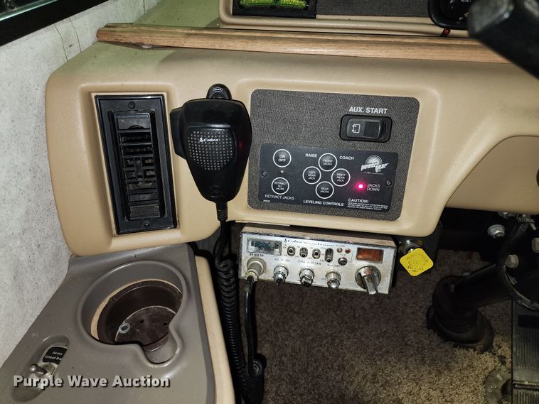 image for item JW9945 2000 Fleetwood Bounder  RV