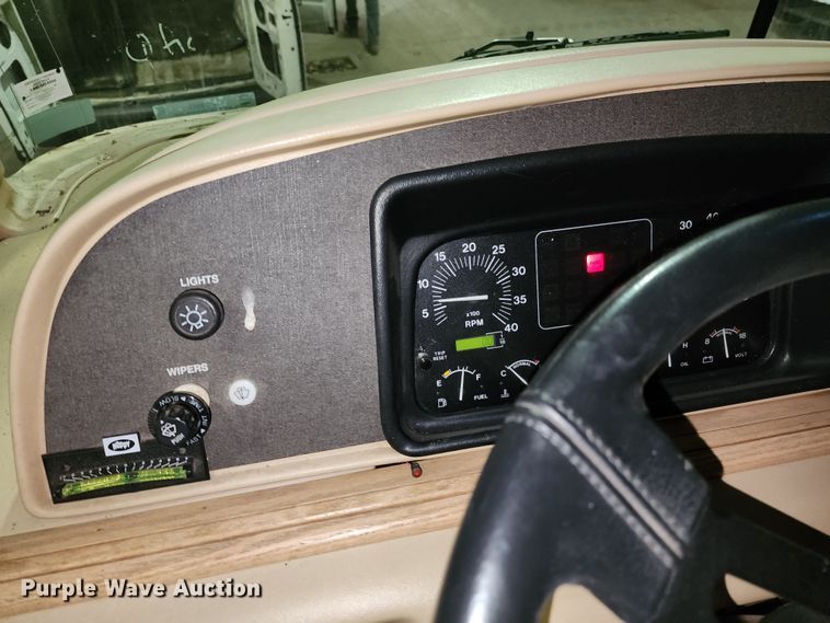 image for item JW9945 2000 Fleetwood Bounder  RV