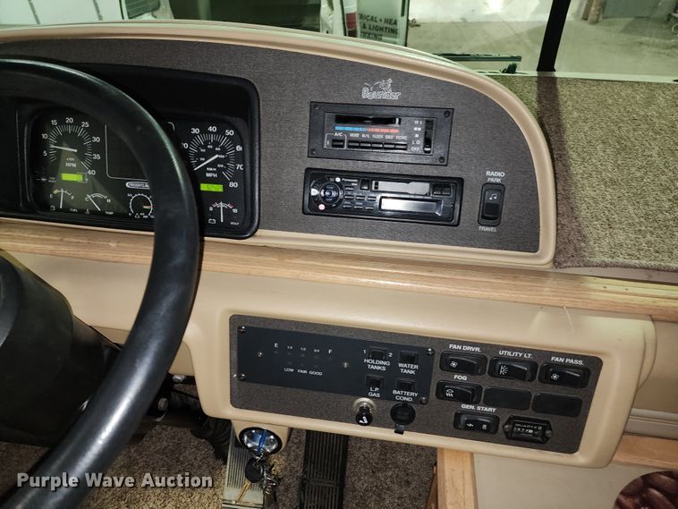 image for item JW9945 2000 Fleetwood Bounder  RV