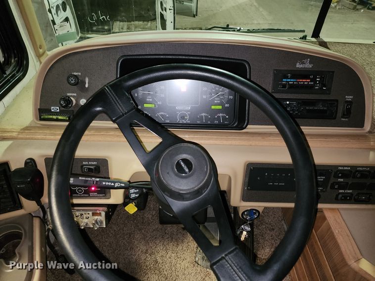 image for item JW9945 2000 Fleetwood Bounder  RV