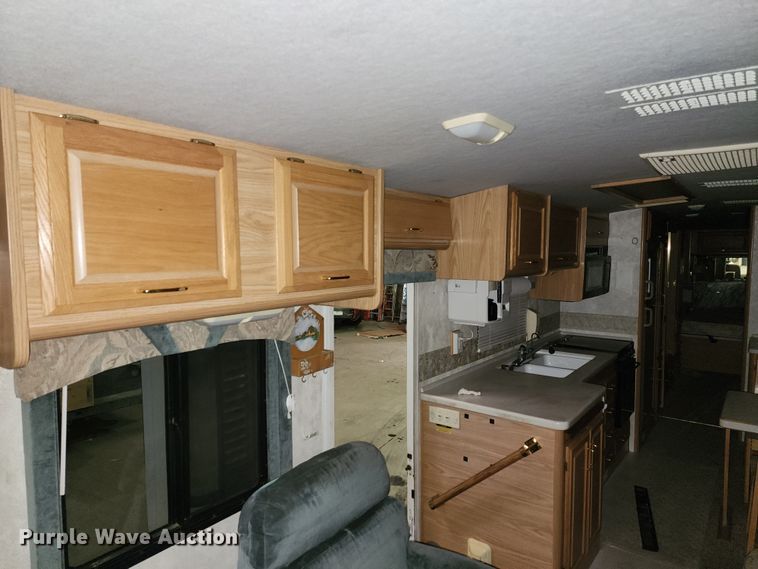 image for item JW9945 2000 Fleetwood Bounder  RV