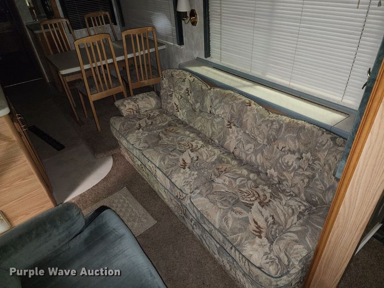 image for item JW9945 2000 Fleetwood Bounder  RV