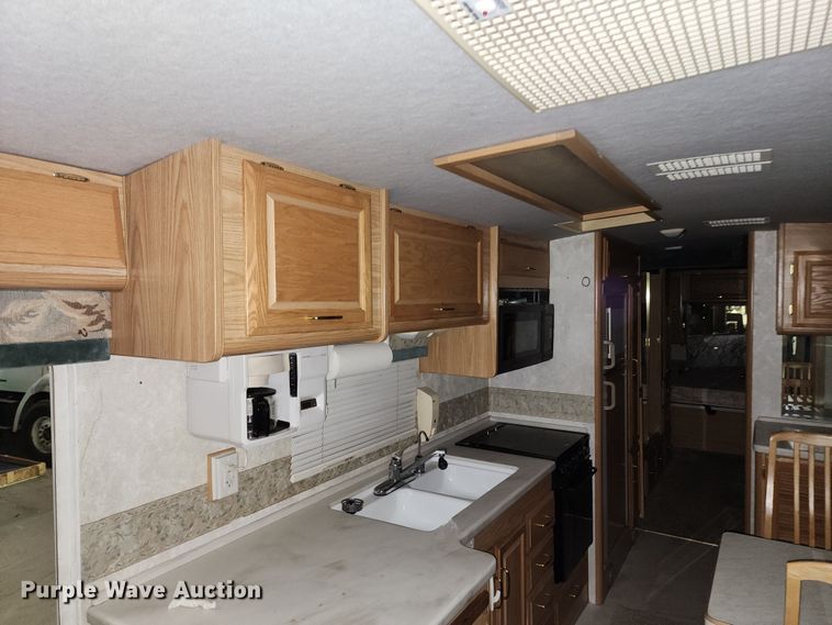 image for item JW9945 2000 Fleetwood Bounder  RV