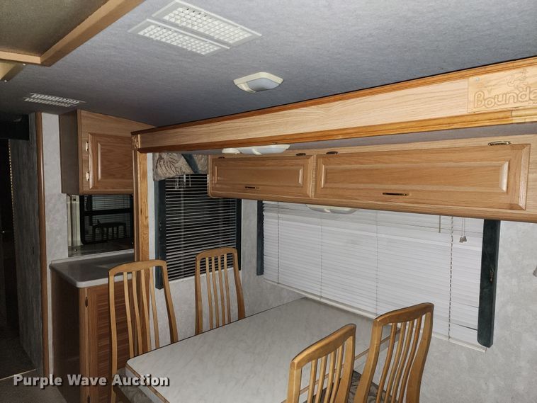 image for item JW9945 2000 Fleetwood Bounder  RV