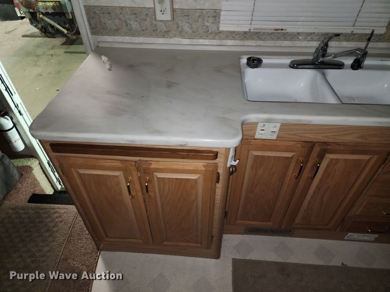 image for item JW9945 2000 Fleetwood Bounder  RV