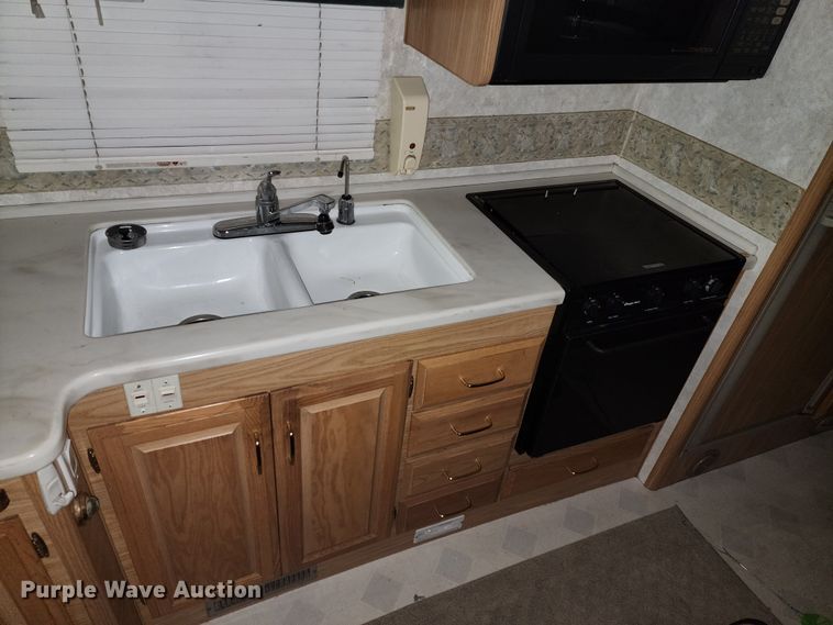 image for item JW9945 2000 Fleetwood Bounder  RV