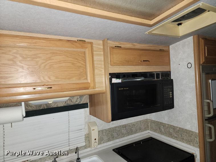 image for item JW9945 2000 Fleetwood Bounder  RV