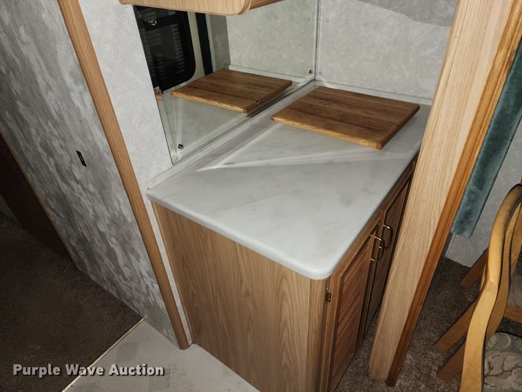 image for item JW9945 2000 Fleetwood Bounder  RV