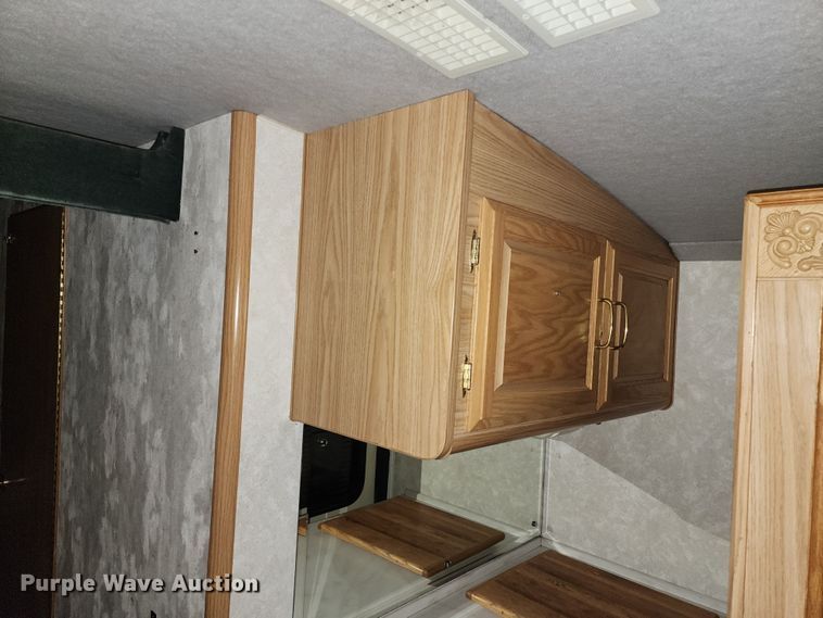 image for item JW9945 2000 Fleetwood Bounder  RV