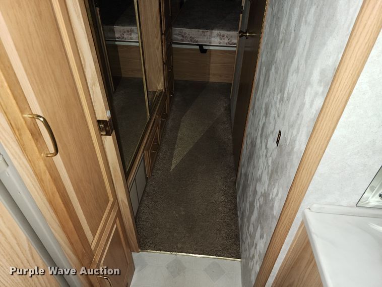 image for item JW9945 2000 Fleetwood Bounder  RV