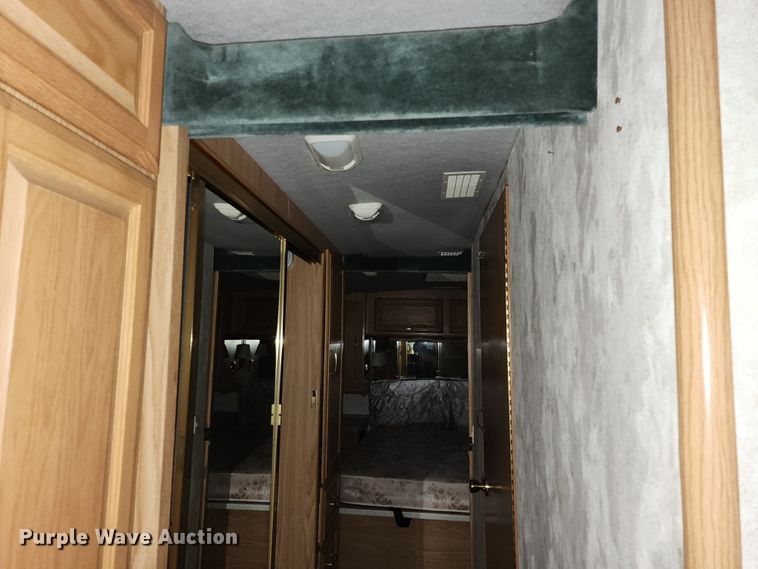 image for item JW9945 2000 Fleetwood Bounder  RV