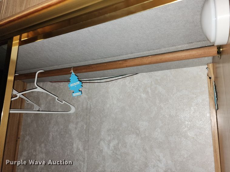 image for item JW9945 2000 Fleetwood Bounder  RV