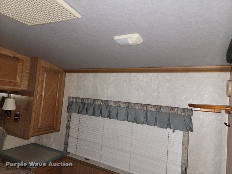 image for item JW9945 2000 Fleetwood Bounder  RV